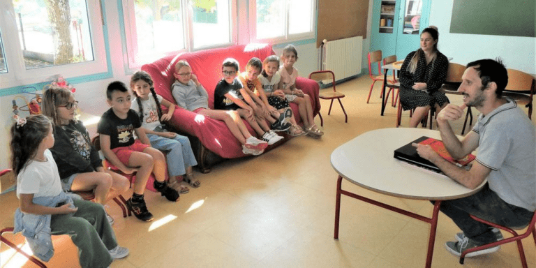 Une lecture FALC dans une bibliothèque